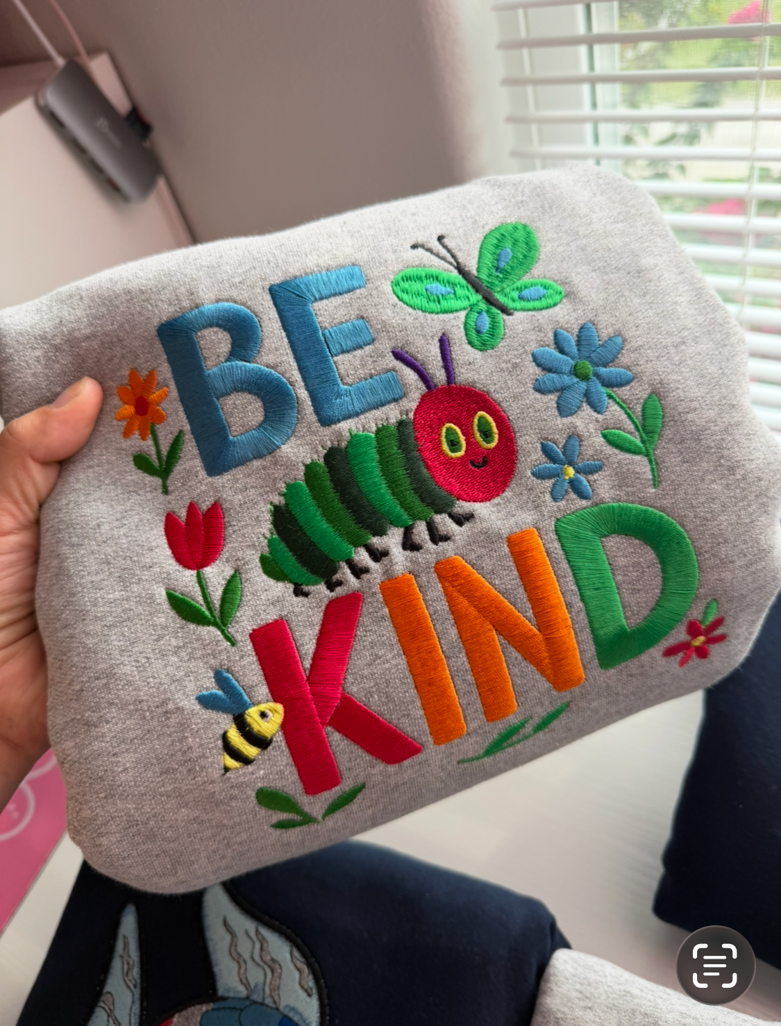 BE KIND CREWNECK