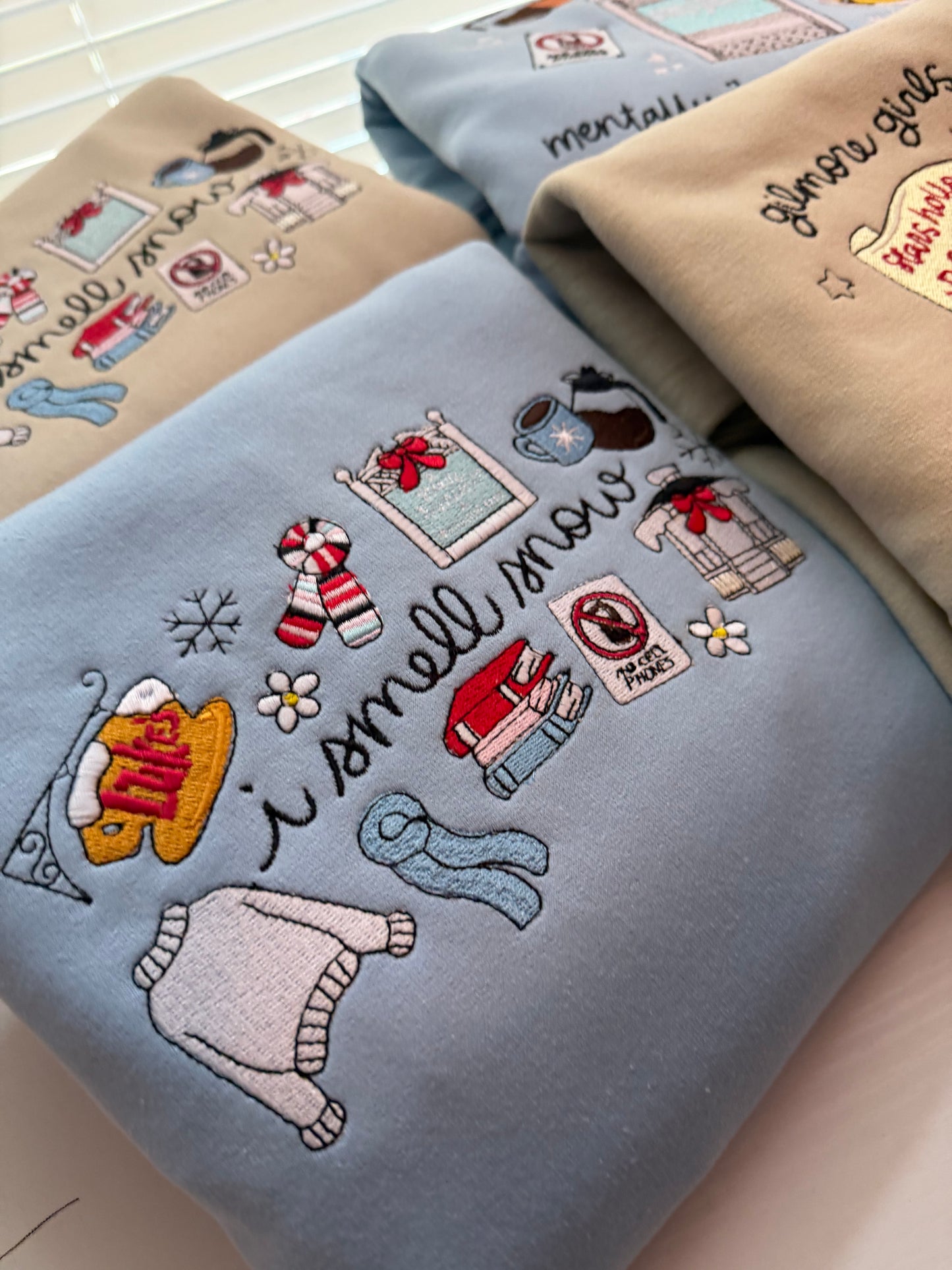 I SMELL SNOW CREWNECK